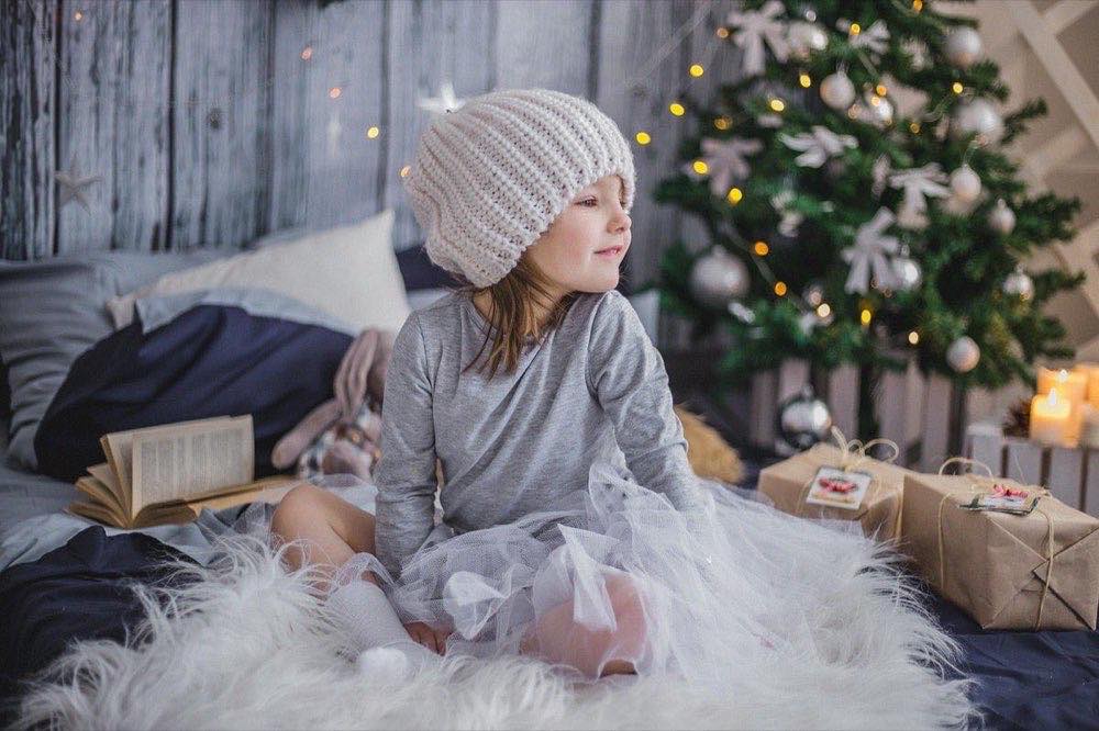 christmas wallpaper, girl, gift, presents