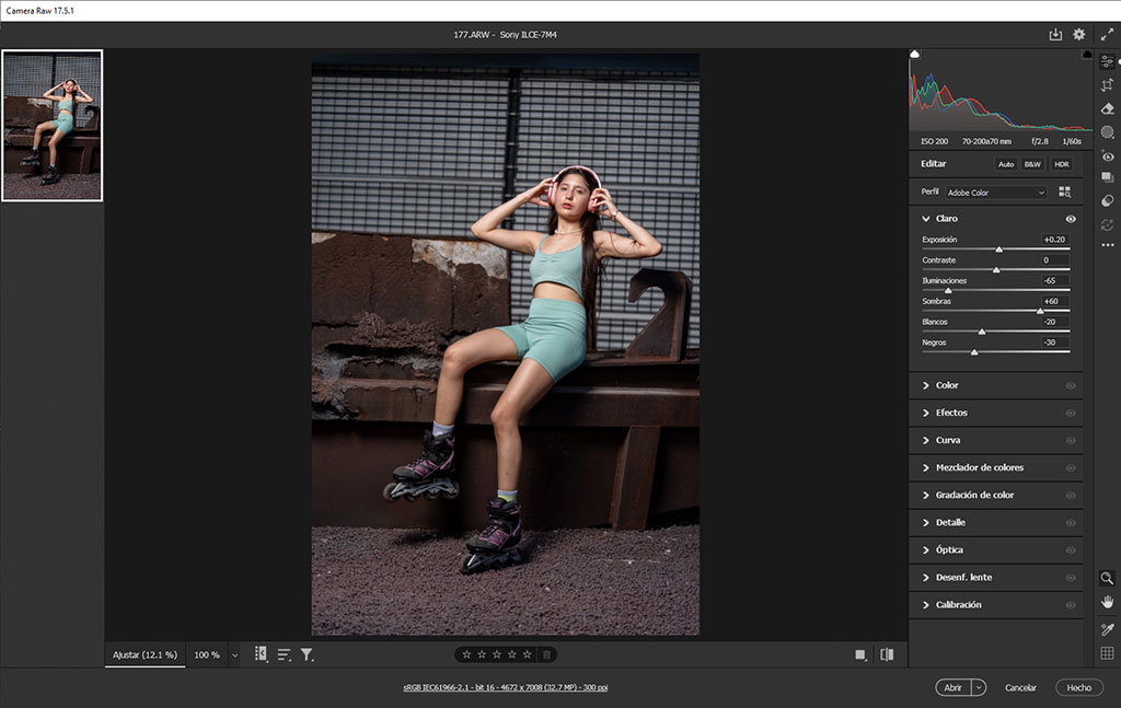 Editor de fotografía RAW con panel de ajustes y histograma visible en pantalla calibrada