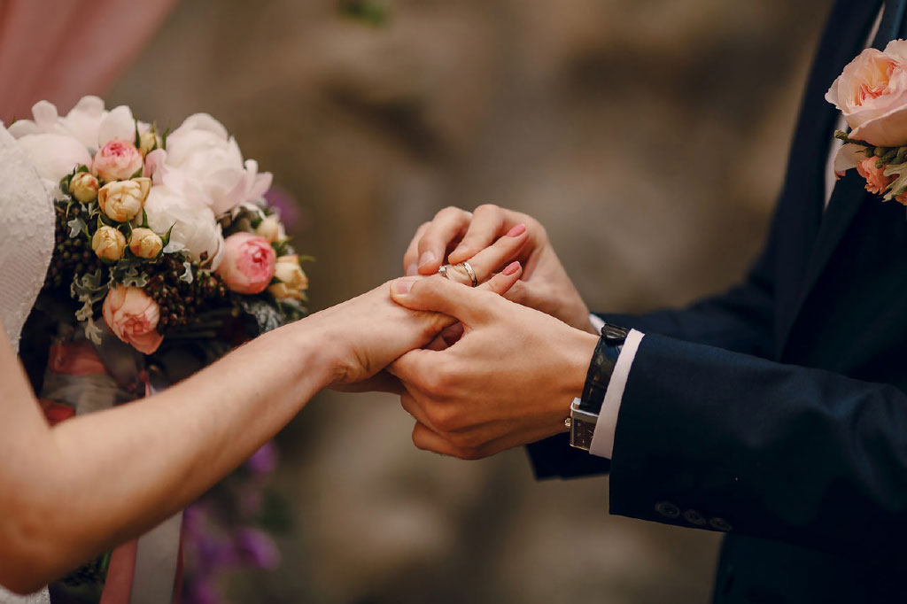 Fotografía de eventos con luz natural y flash difuso para capturar emociones auténticas