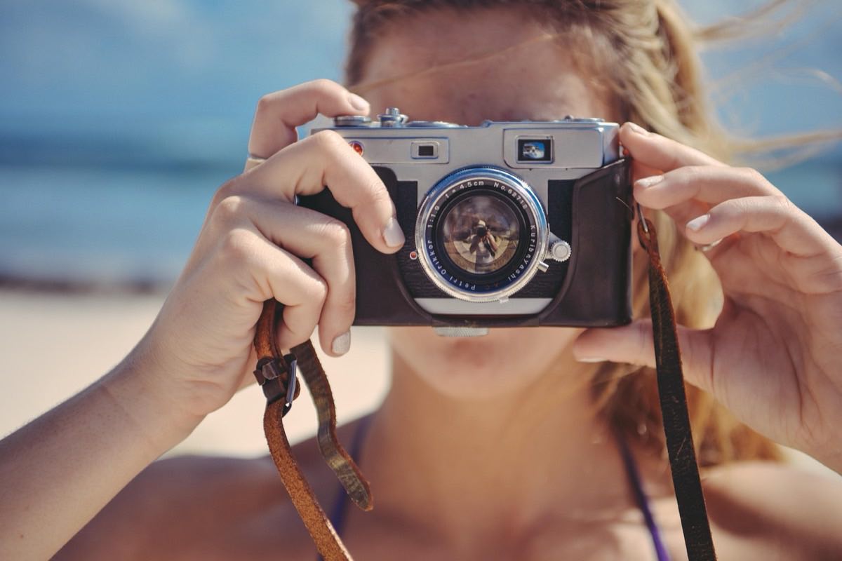 blonde, girl, taking, photo