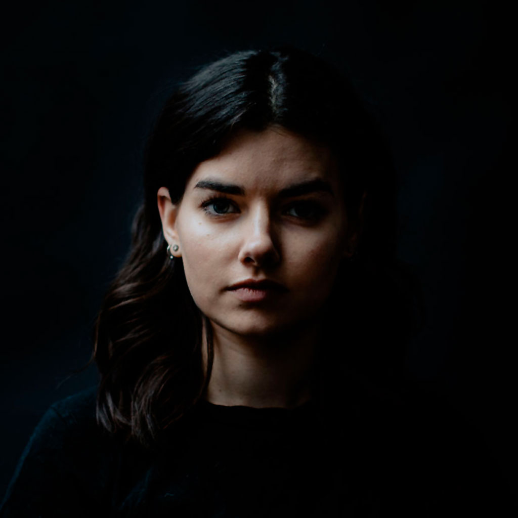 Fotografía de producto en estudio con iluminación múltiple para eliminar sombras duras