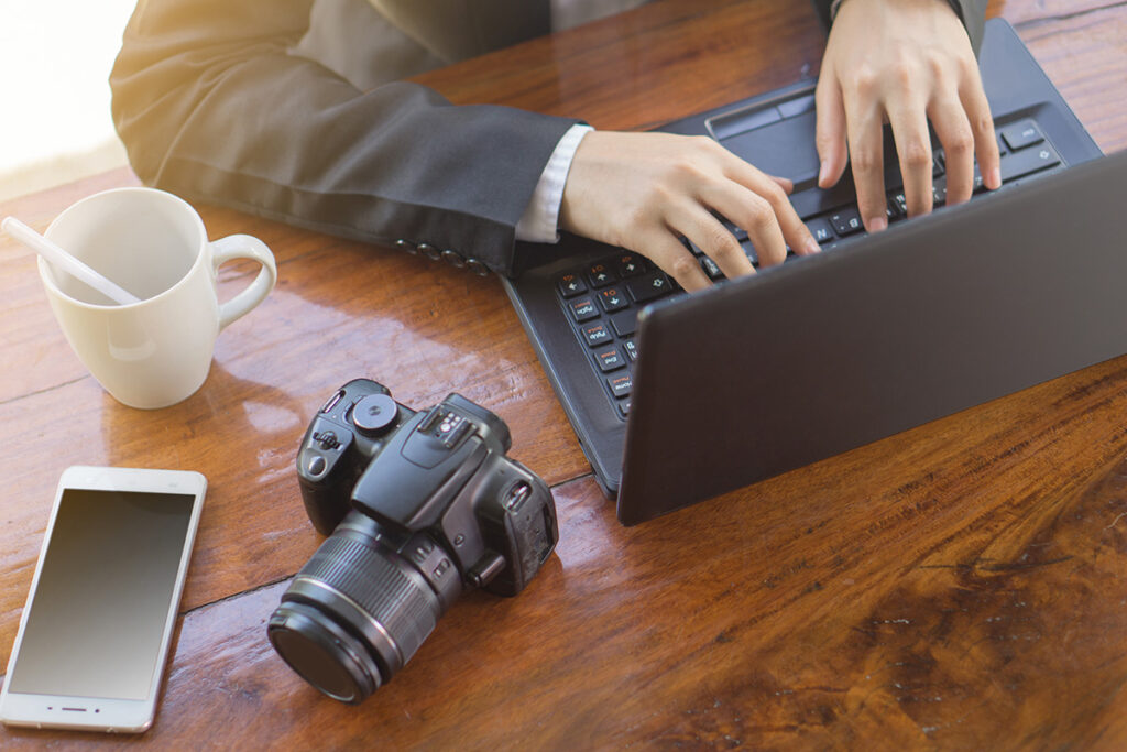 Fotógrafo construyendo su marca personal con portafolio y presencia digital coherentes