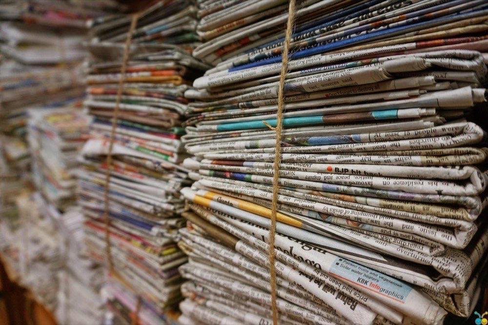 Pila de fotografías impresas de distintos tamaños