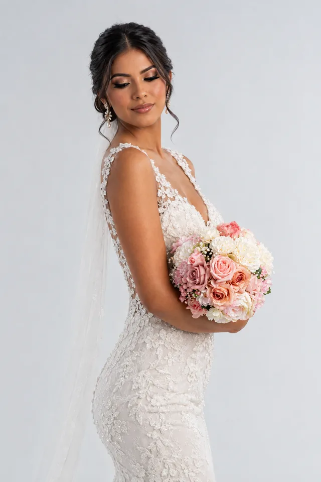 Muestra de poses de Poses de Boda: Novia con ramo y velo