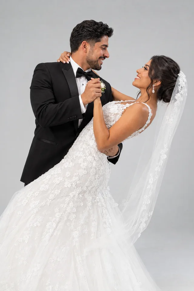 Muestra de poses de Poses de Boda: Los dos en movimiento
