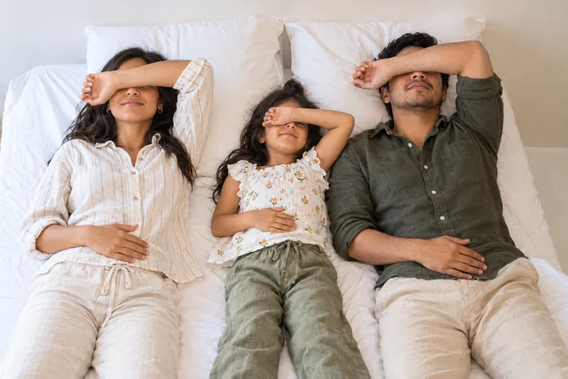 Muestra de poses de Poses de Familia y Grupos: Familia sentada