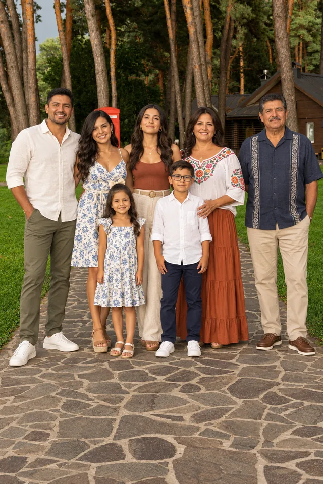 Muestra de poses de Poses de Familia y Grupos: En el suelo