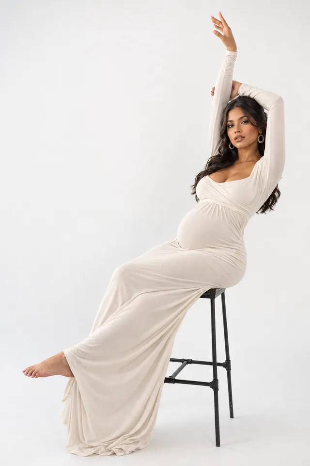 Muestra de poses de Poses de Maternidad: Embarazo · Sentada