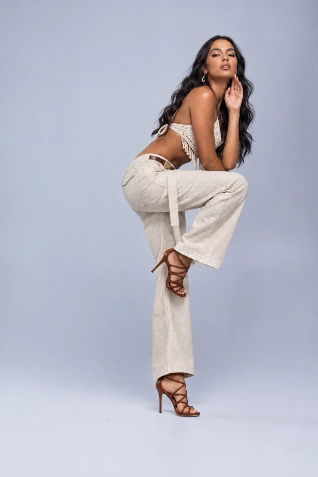 Muestra de poses de Poses de Moda: Pierna y cadera