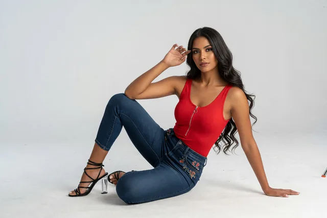 Muestra de poses de Poses para Mujer: En el suelo