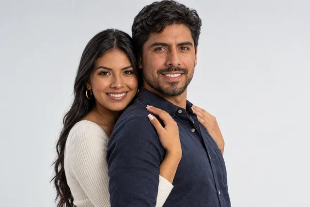 Muestra de poses de Poses en Pareja: Uno detrás del otro