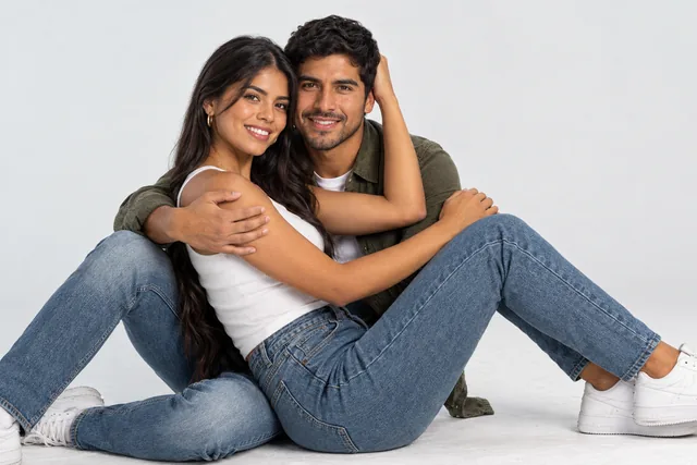 Muestra de poses de Poses en Pareja: Sentados